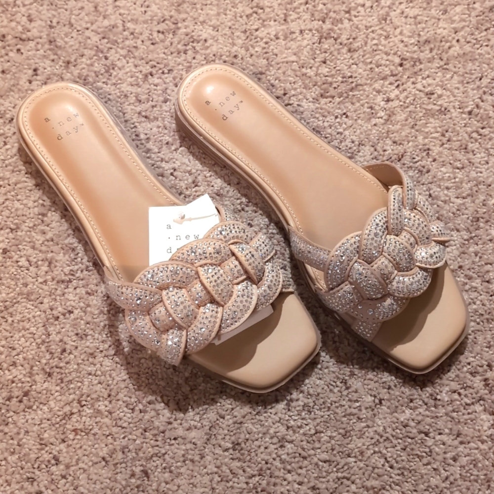 Sandals Flats with Bling in a Cream / Beige color